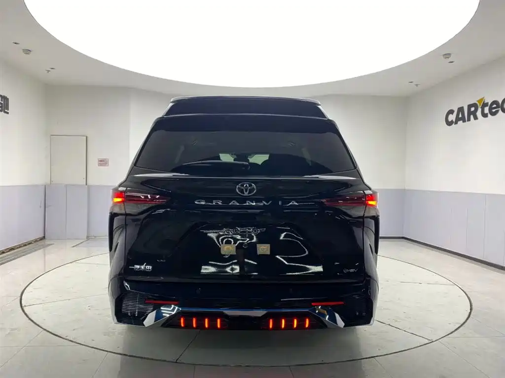 Granvia 2.5 L Hybrid Comfort