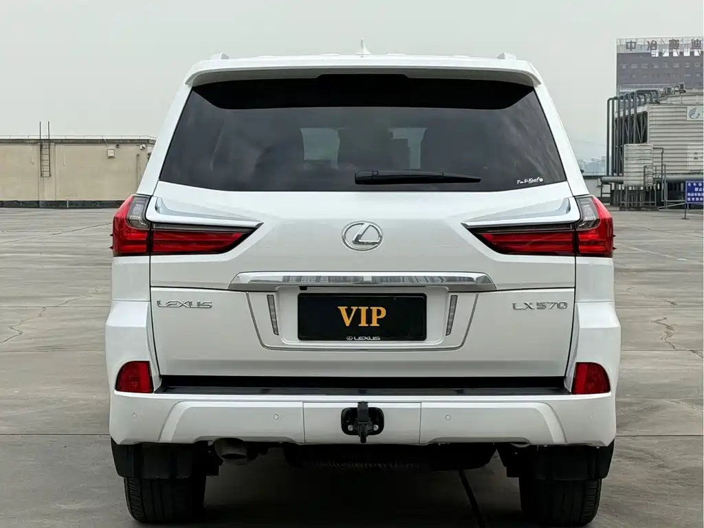 Lexus LX 570 Distinguished Luxury