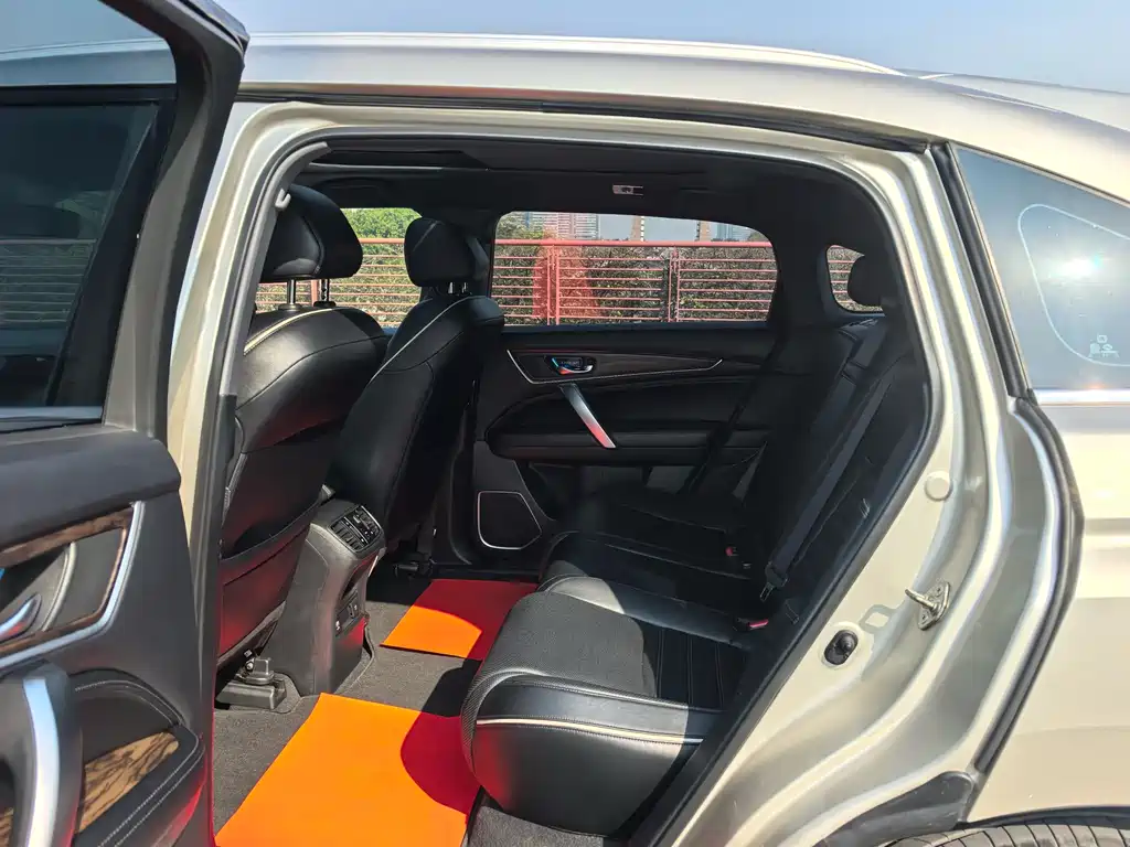 Honda UR-V 370 TURBO 2 WD Distinguished CN-V