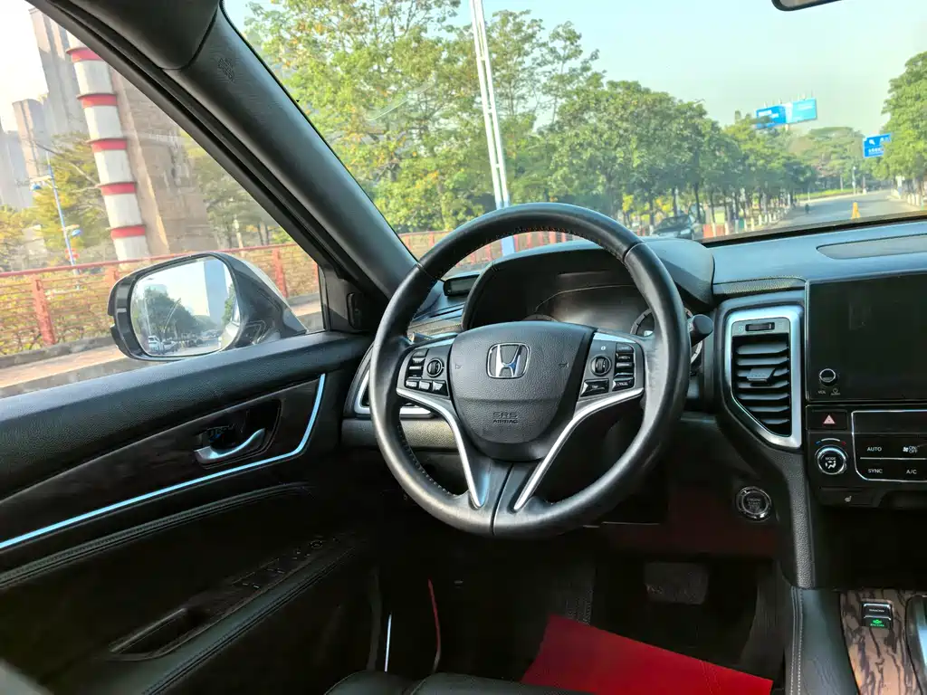Honda UR-V 370 TURBO 2 WD Distinguished CN-V
