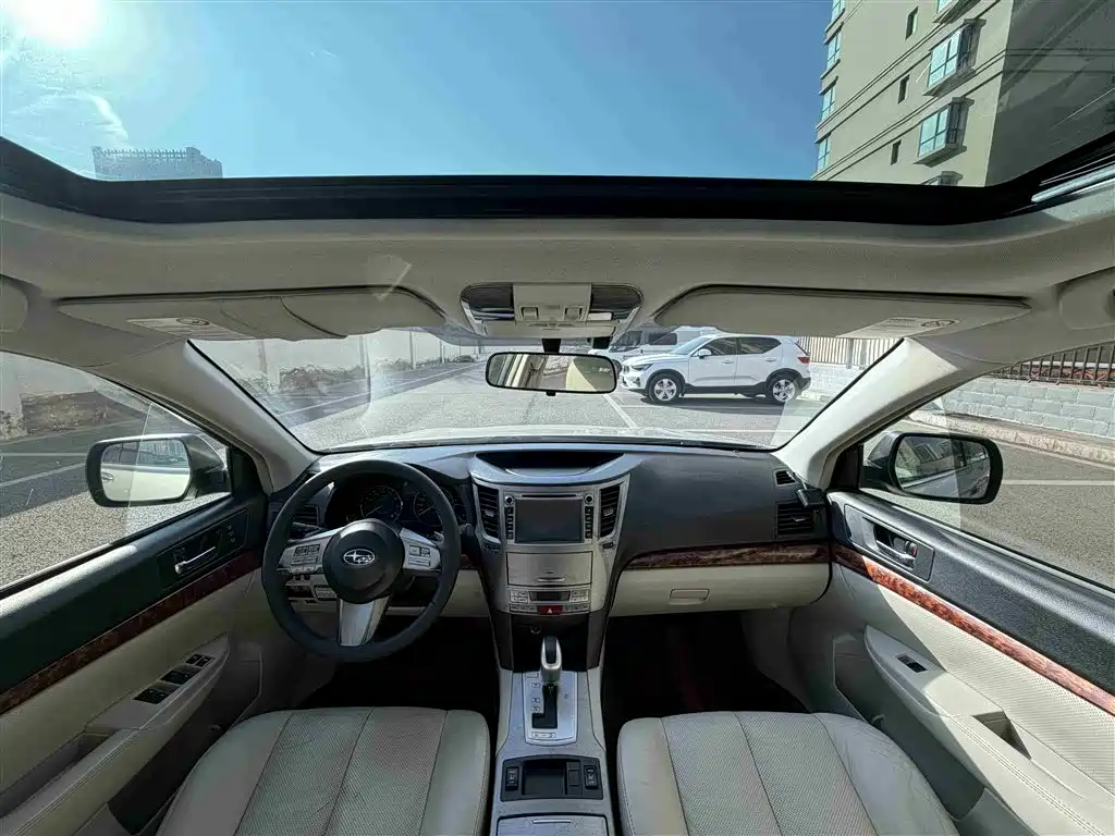 Outback 2.5 i Luxury Navigation