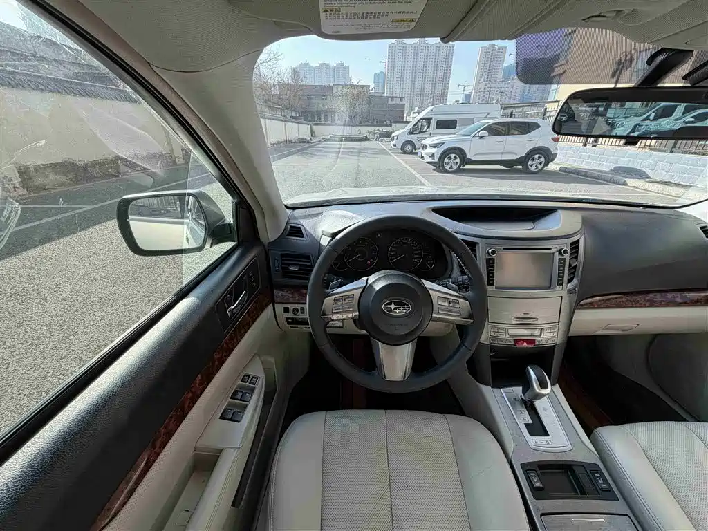Outback 2.5 i Luxury Navigation