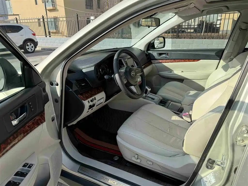 Outback 2.5 i Luxury Navigation