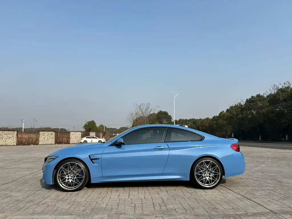 BMW M4 M4 2-door Coupe Racing