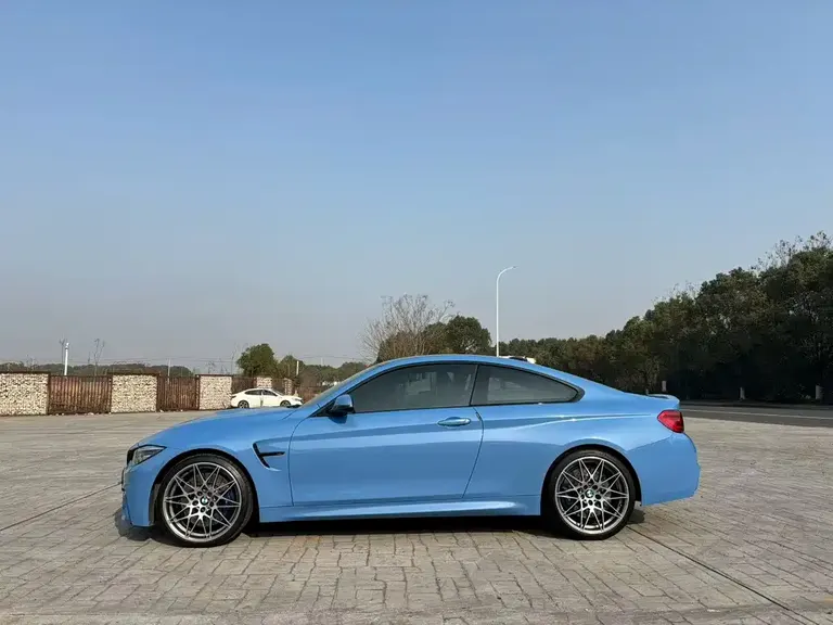 BMW M4 M4 2-door Coupe Racing