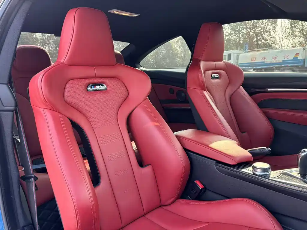 BMW M4 M4 2-door Coupe Racing