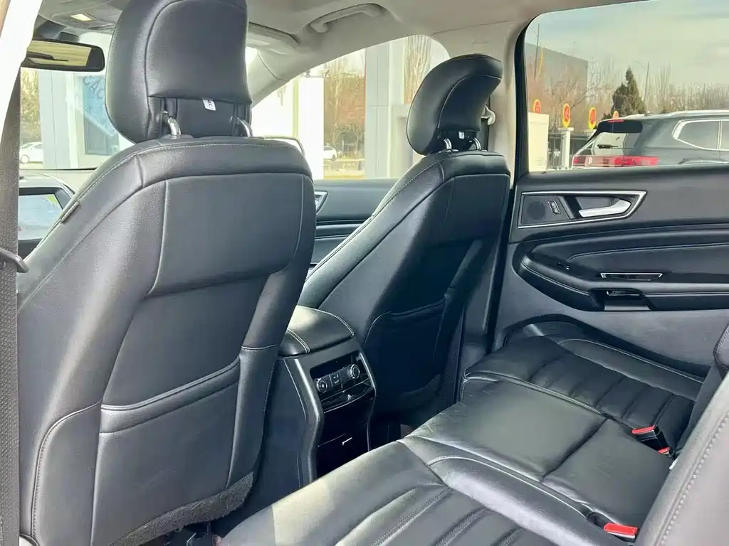 Edge EcoBoost 245 2 WD Grand Sharp 7-seat CN-V