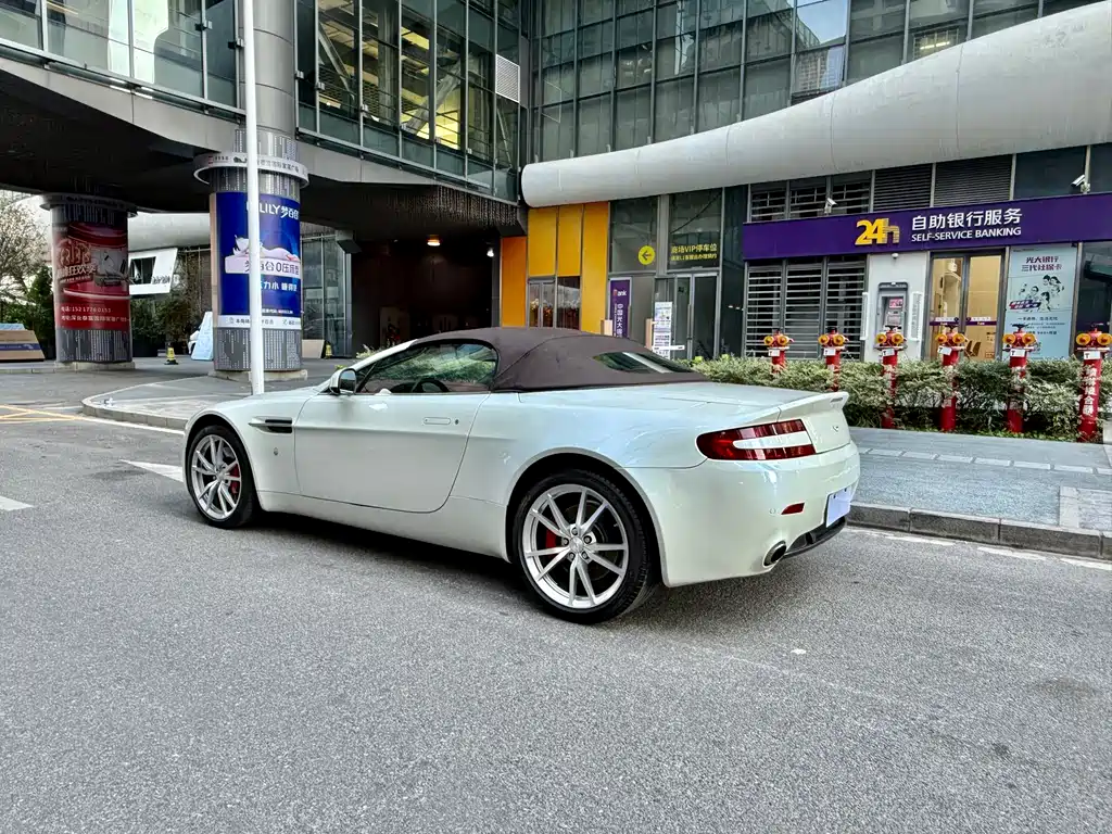 V8 Vantage 4.7 L S Roadster