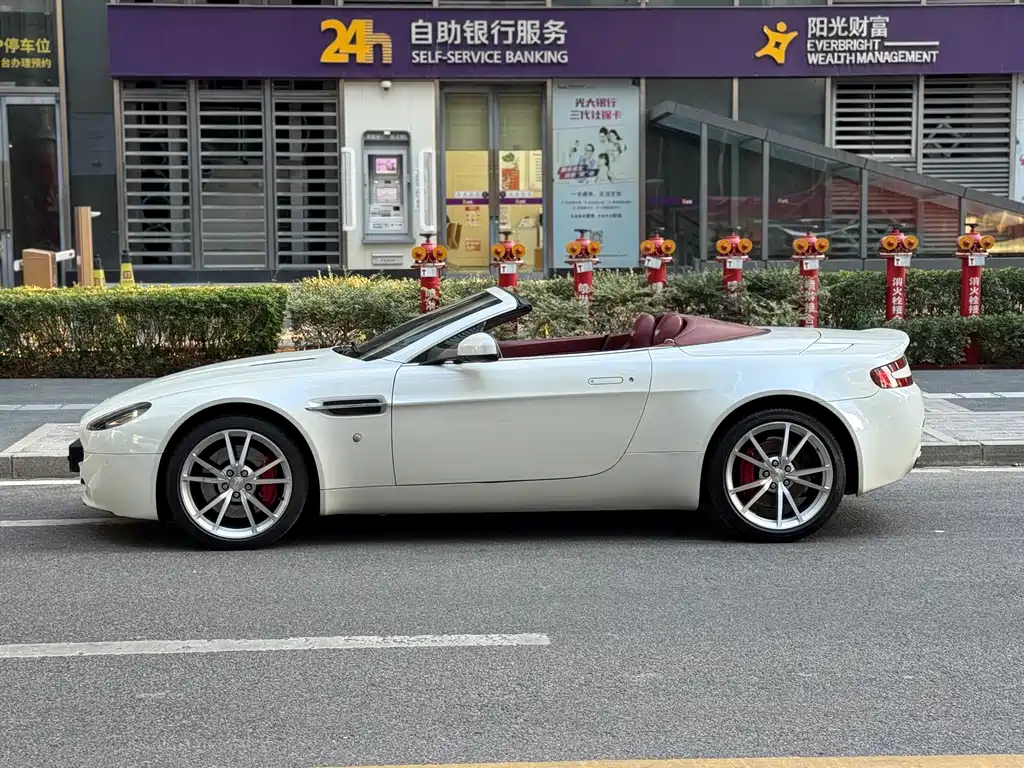 V8 Vantage 4.7 L S Roadster