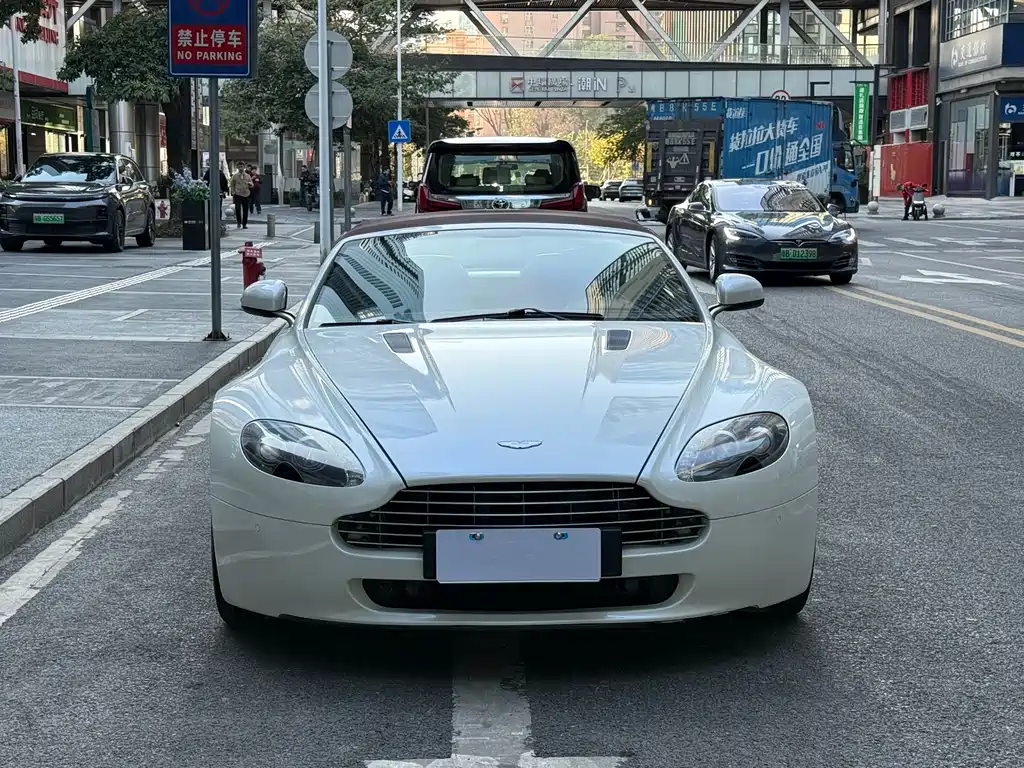 V8 Vantage 4.7 L S Roadster