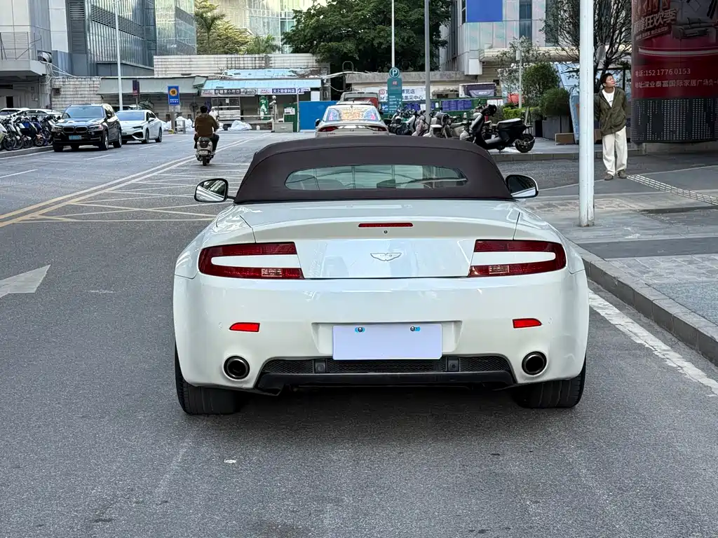 V8 Vantage 4.7 L S Roadster