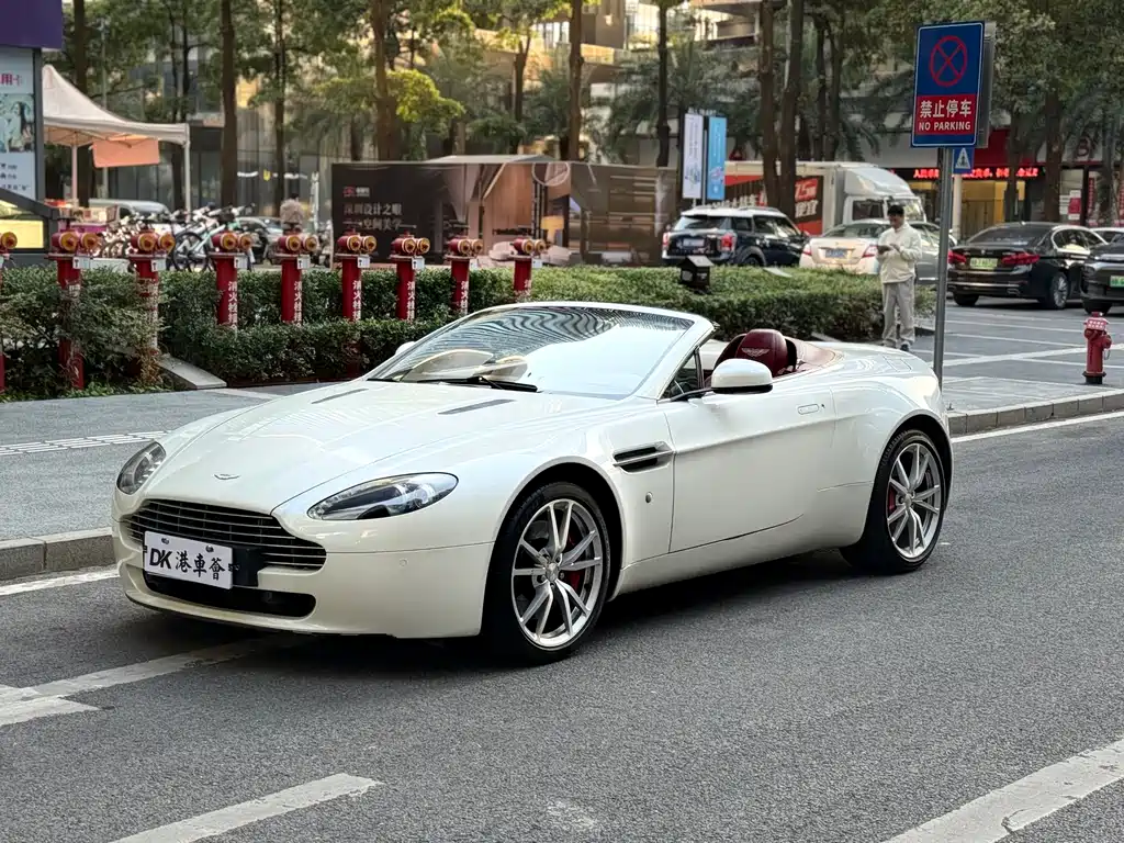 V8 Vantage 4.7 L S Roadster