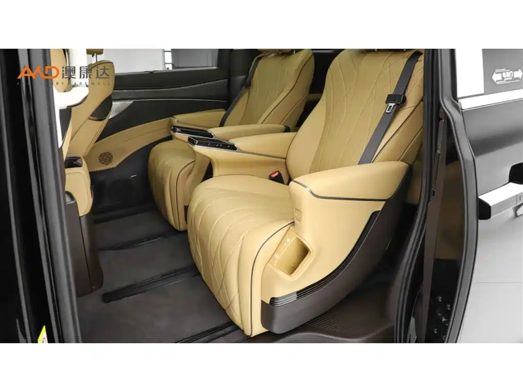 Denza D9 DM-i 980 4 WD Distinguished
