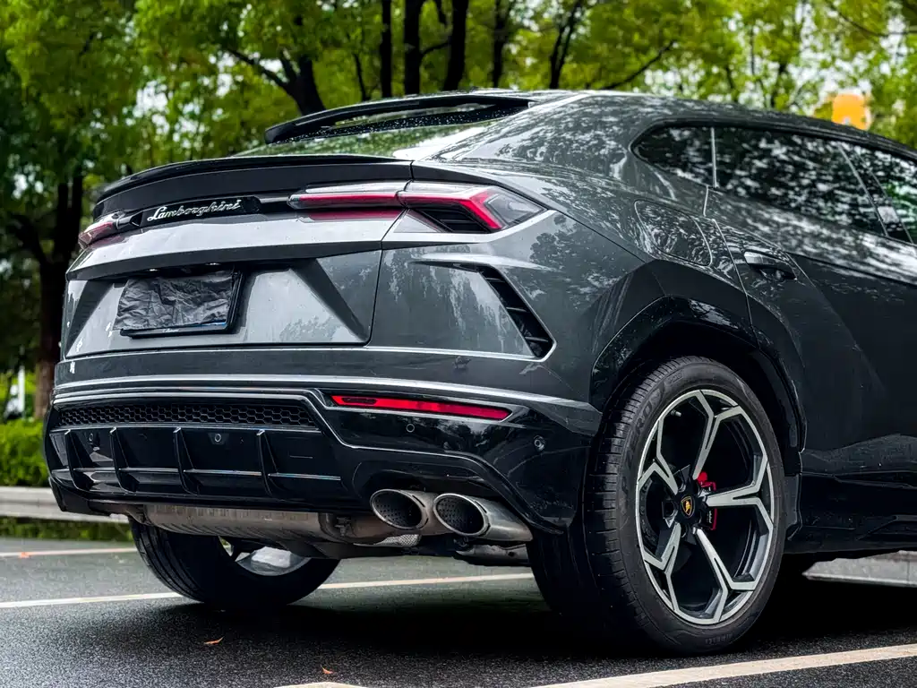 Urus 4.0 T V8
