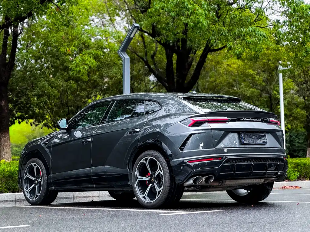 Urus 4.0 T V8