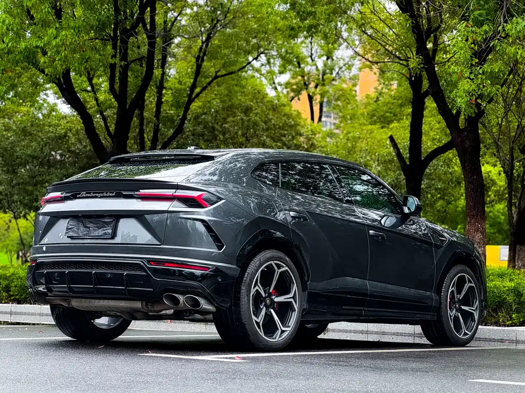 Urus 4.0 T V8