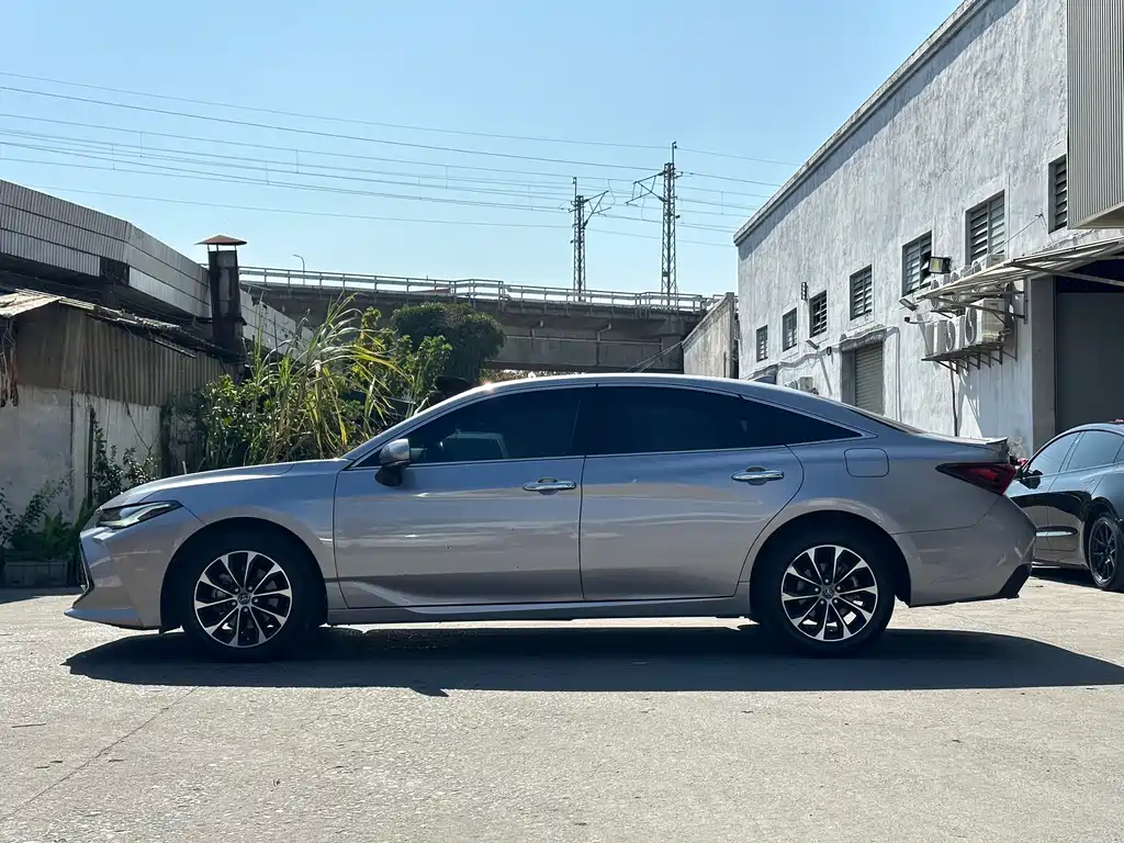 Avalon 2.5 L Luxury