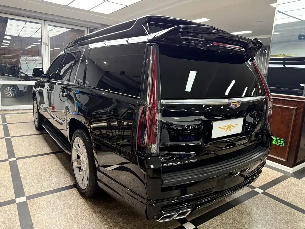 Escalade 6.2 L ESV Platinum Extended