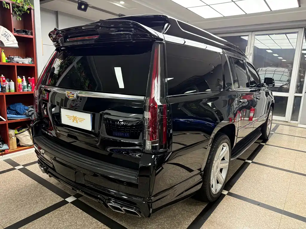 Escalade 6.2 L ESV Platinum Extended