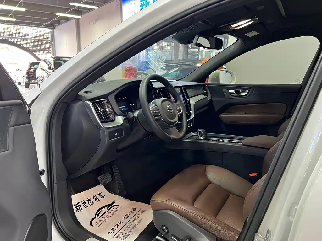 Volvo XC60 B5 4 WD Smart Ease Luxury