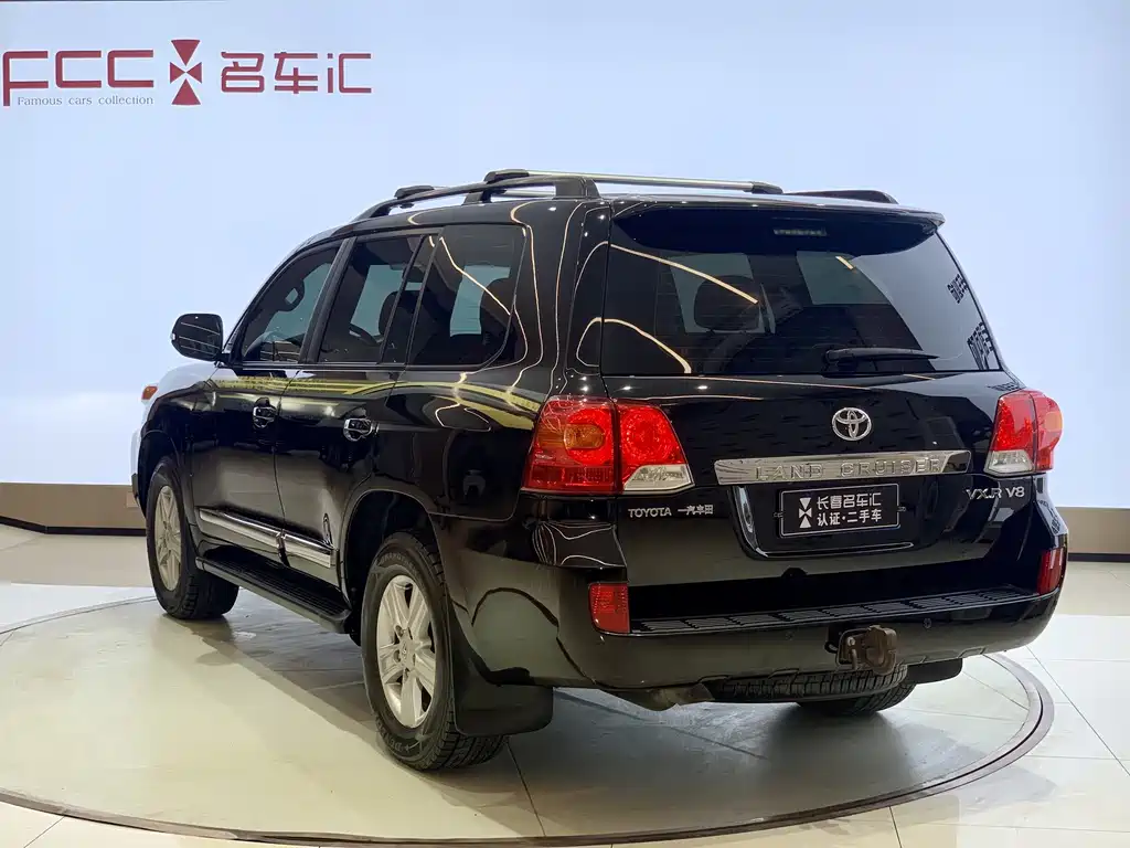 Land Cruiser 4.6 L Auto VX-R