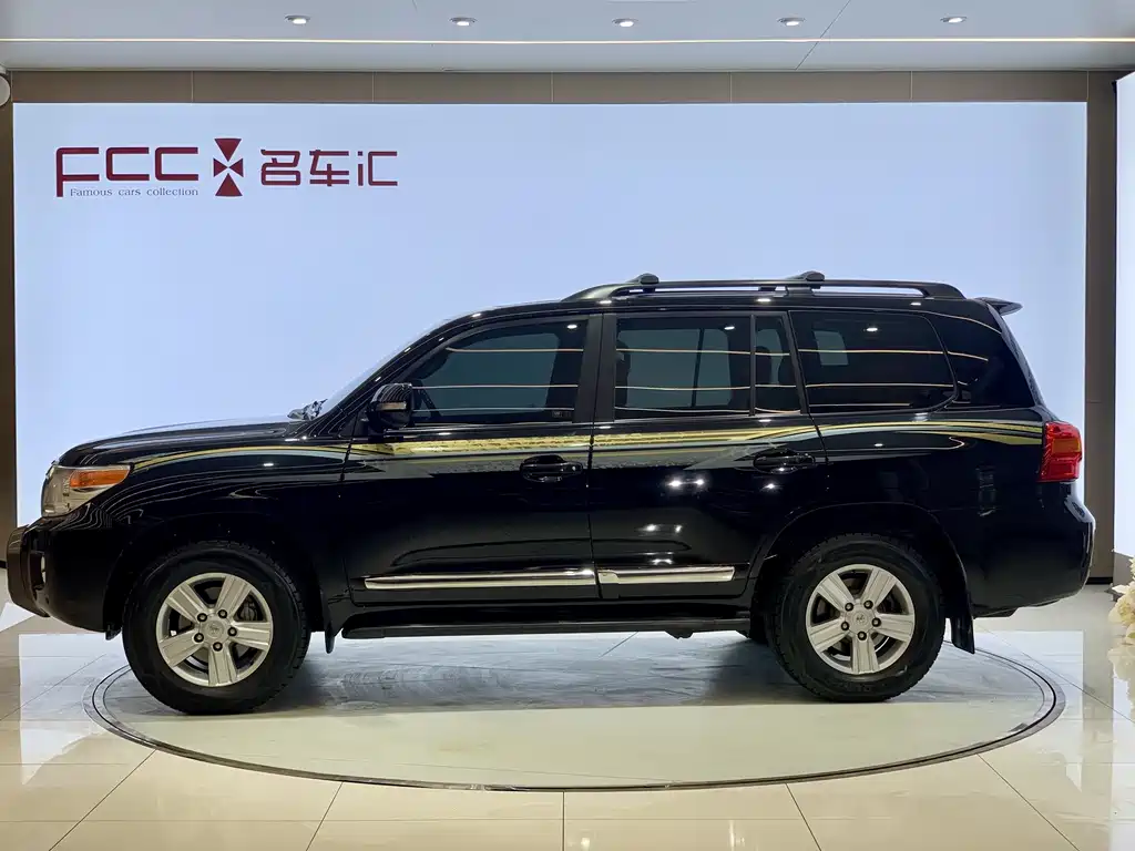 Land Cruiser 4.6 L Auto VX-R