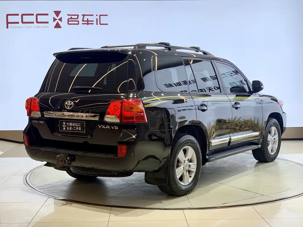 Land Cruiser 4.6 L Auto VX-R