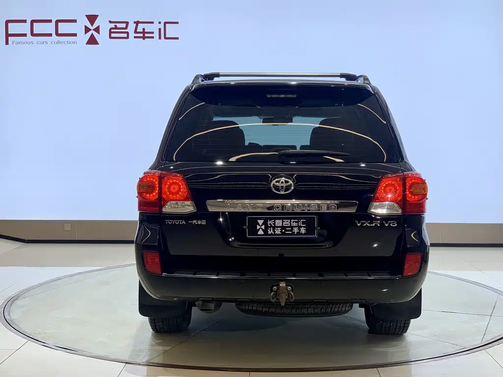 Land Cruiser 4.6 L Auto VX-R