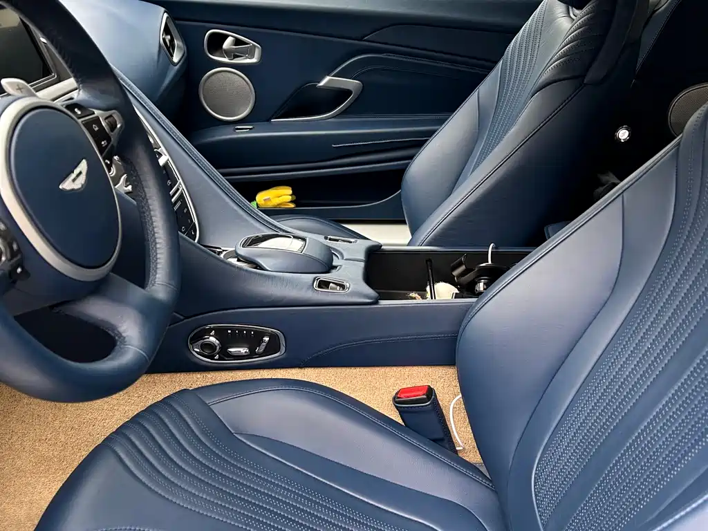 Aston Martin DB11 阿斯顿·马丁DB11 2020款 4.0 T V8 Volante 特别版