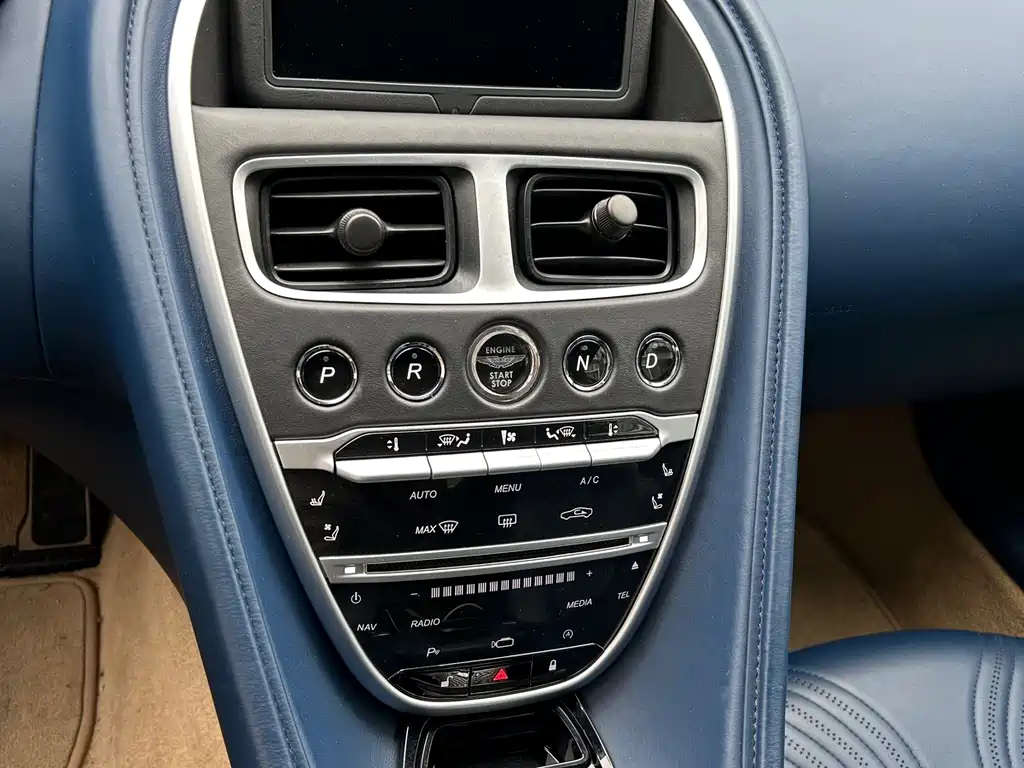 Aston Martin DB11 阿斯顿·马丁DB11 2020款 4.0 T V8 Volante 特别版