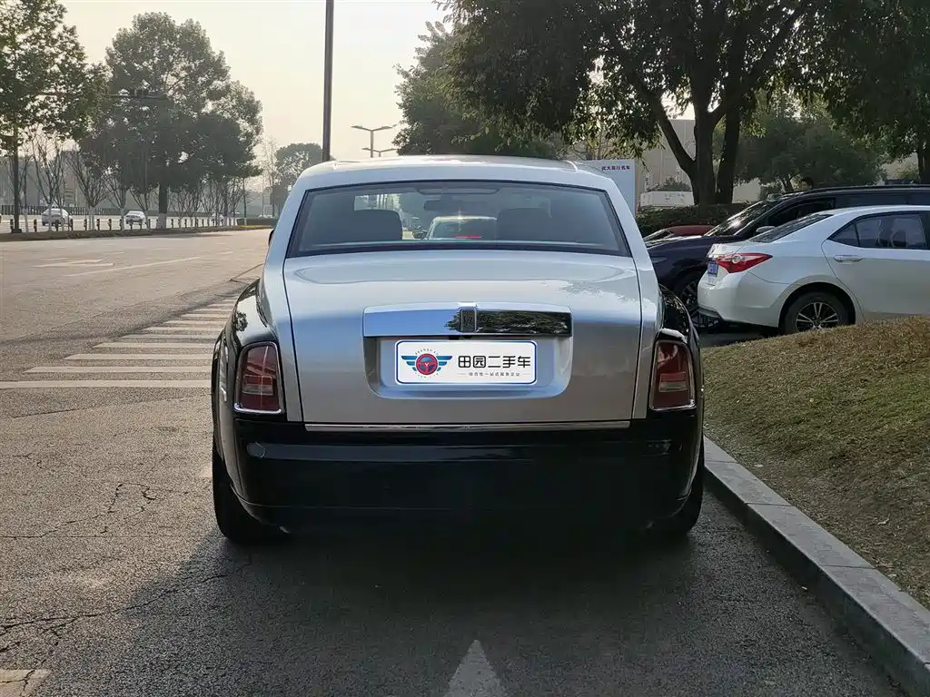 Phantom 6.7 L Extended EWB