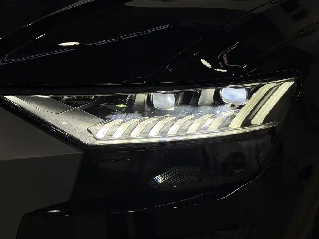 Audi Q8 55 TFSI Luxury Dynamic