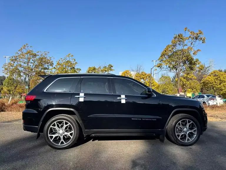 Jeep Grand Cherokee (Import) 3.0 L Elite Navigation