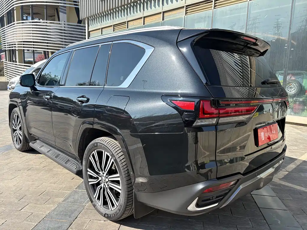 Lexus LX 700 h Territory