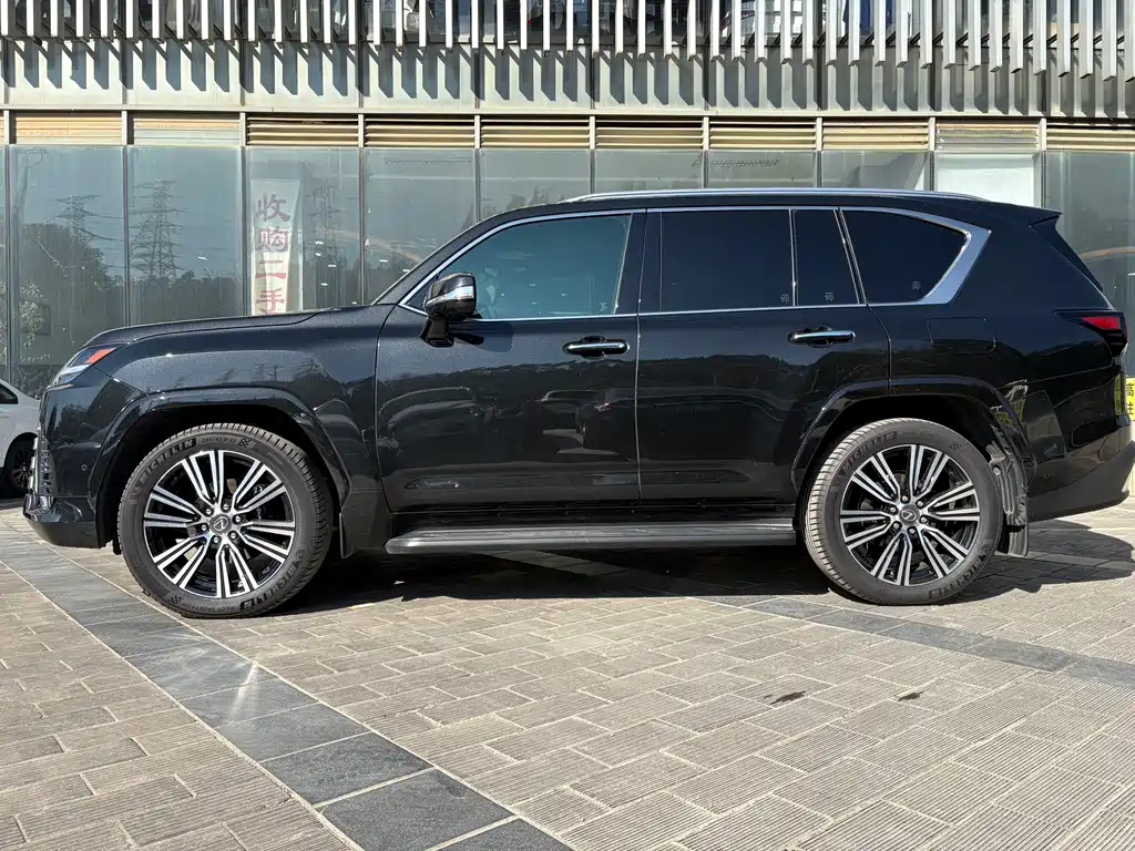 Lexus LX 700 h Territory