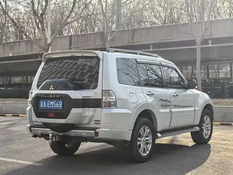 Mitsubishi Pajero (Import) 3.0 L Auto Distinguished