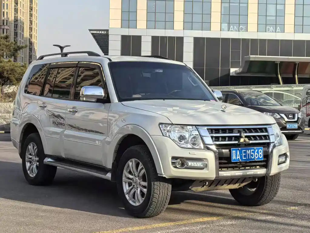 Pajero (Import) 3.0 L Auto Distinguished