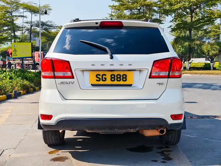 Dodge Journey 2.4 L 2 WD Premium Style