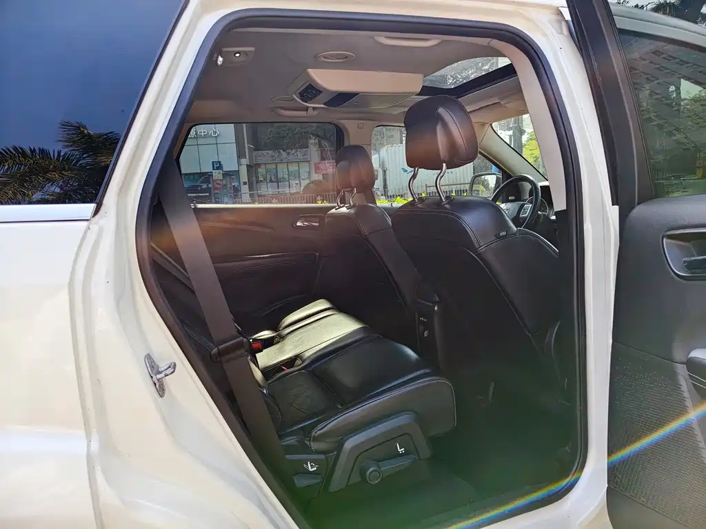 Journey 2.4 L 2 WD Premium Style