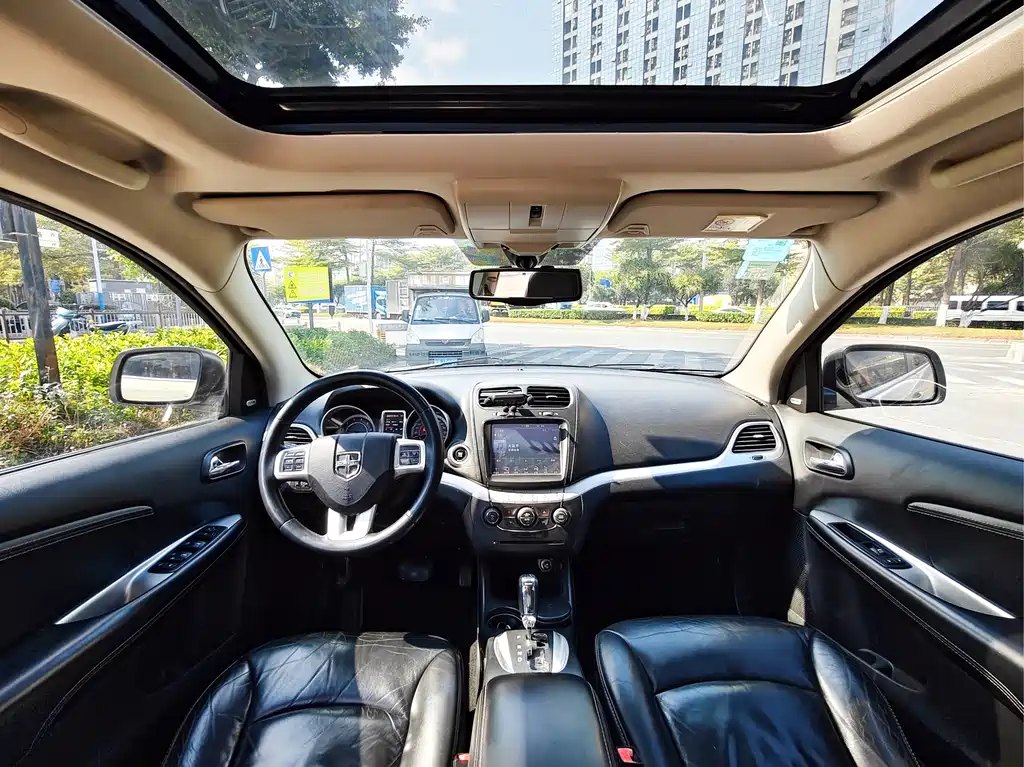 Journey 2.4 L 2 WD Premium Style