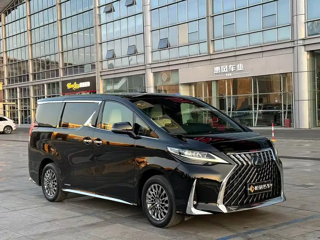 Lexus LM 300 h 4-seat Royal World