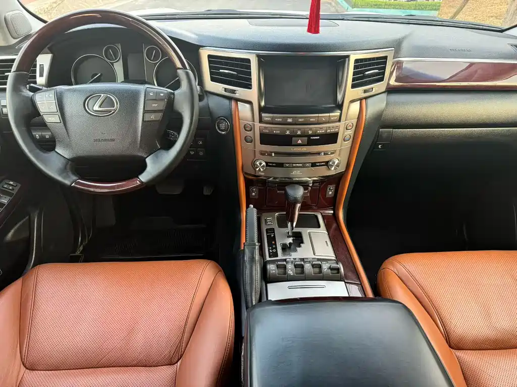 Lexus LX 570