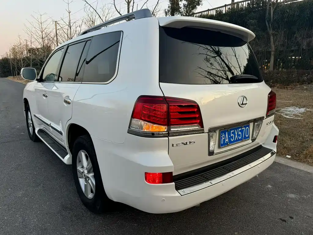 Lexus LX 570