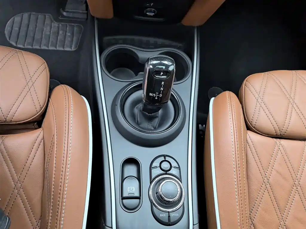 MINI COUNTRYMAN MINI COUNTRYMAN 2023款 改款二 2.0 T COOPER S ALL4 鉴赏家
