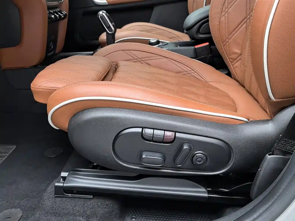 MINI COUNTRYMAN MINI COUNTRYMAN 2023款 改款二 2.0 T COOPER S ALL4 鉴赏家