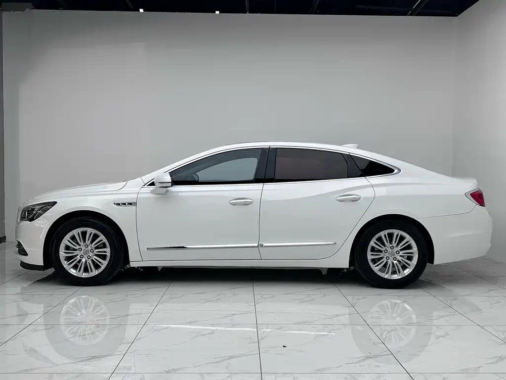 LaCrosse Facelift 20 T Leading