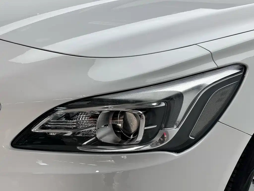 LaCrosse Facelift 20 T Leading