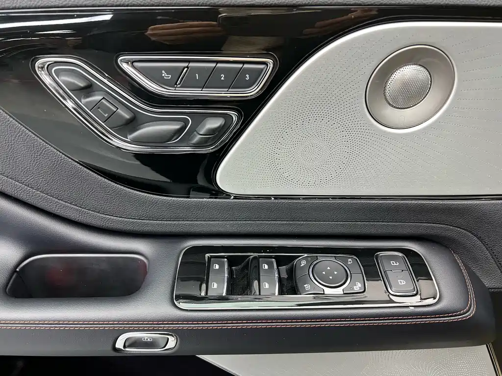 Aviator 3.0 T V6 4 WD Executive
