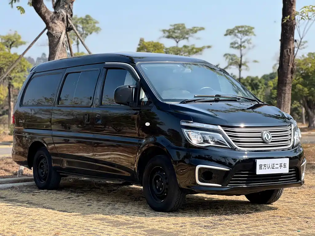 Lingzhi M5 L 1.6 L Basic 7-seat