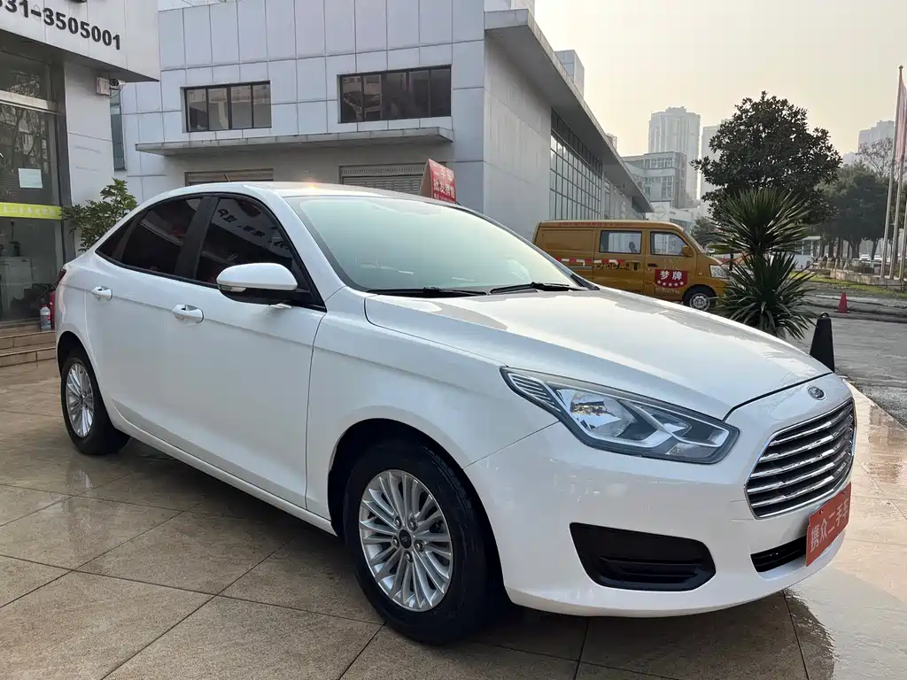 Escort Facelift 1.5 L Manual Comfort